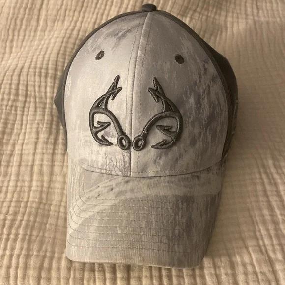 Realtree SnapBack Hat - Picture 2 of 6
